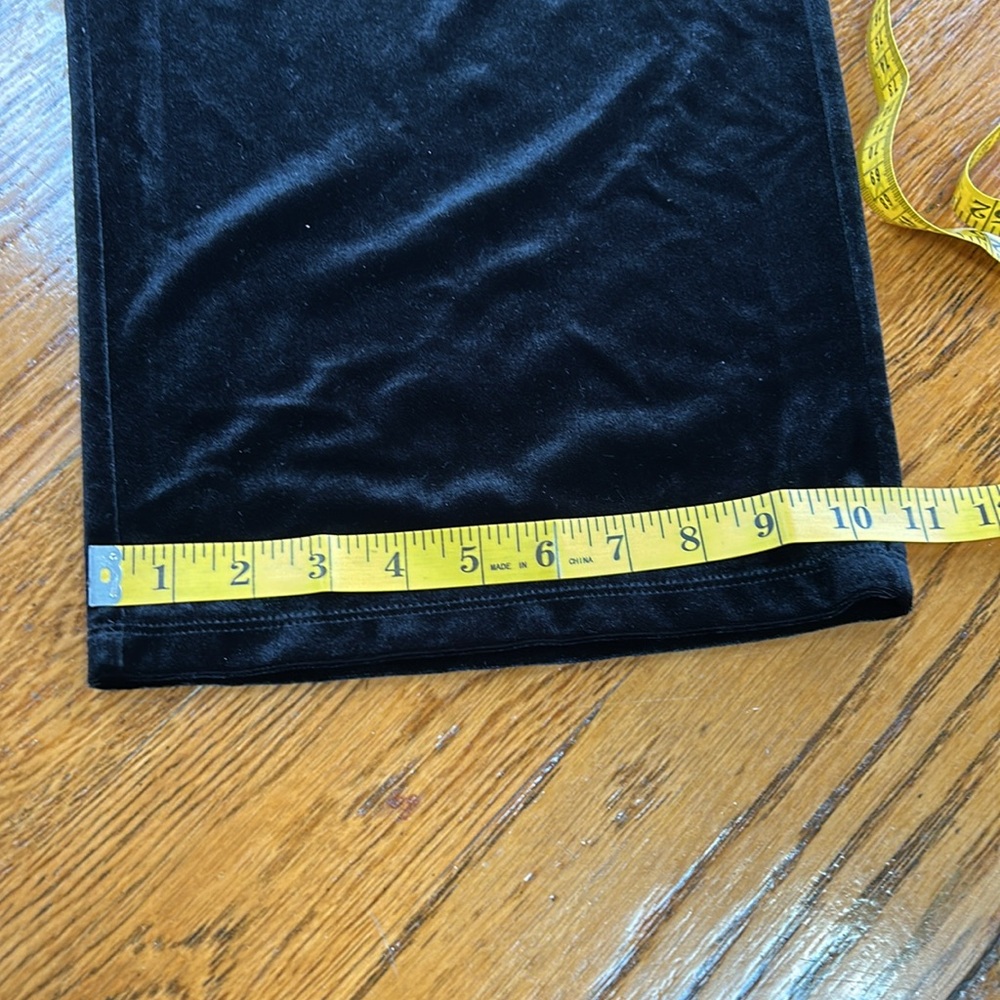 Abercrombie & Fitch velvet crop pants.  Side zip, pockets. Black. Medium. - Picture 10 of 10